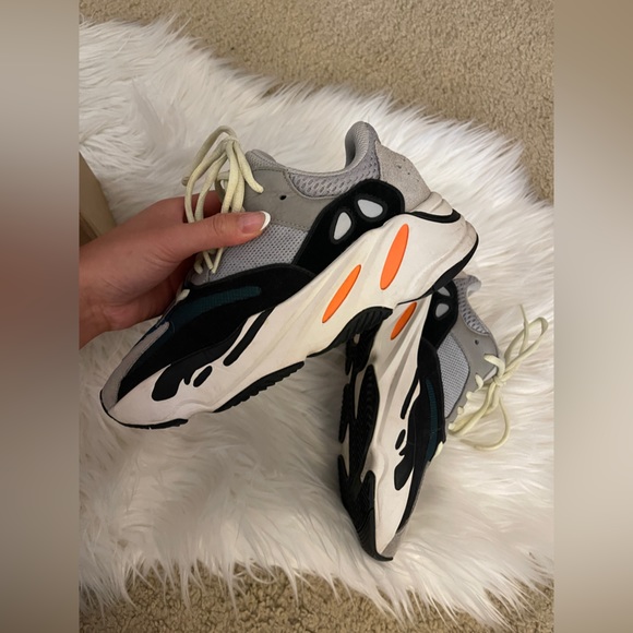 Adidas YEEZY Boost 700 Wave Runner - Picture 8 of 9